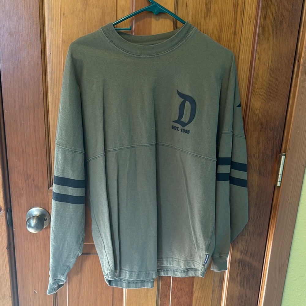 Disneyland Resort Spirt Jersey Green and Black Size Small